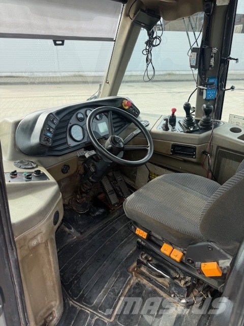 CASE 330 B USED CAB Cabins and interior