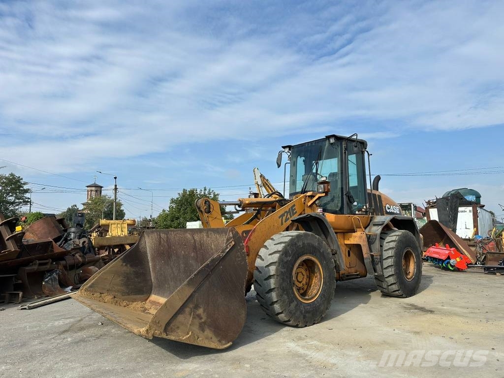 CASE 721 E Колесни товарачи