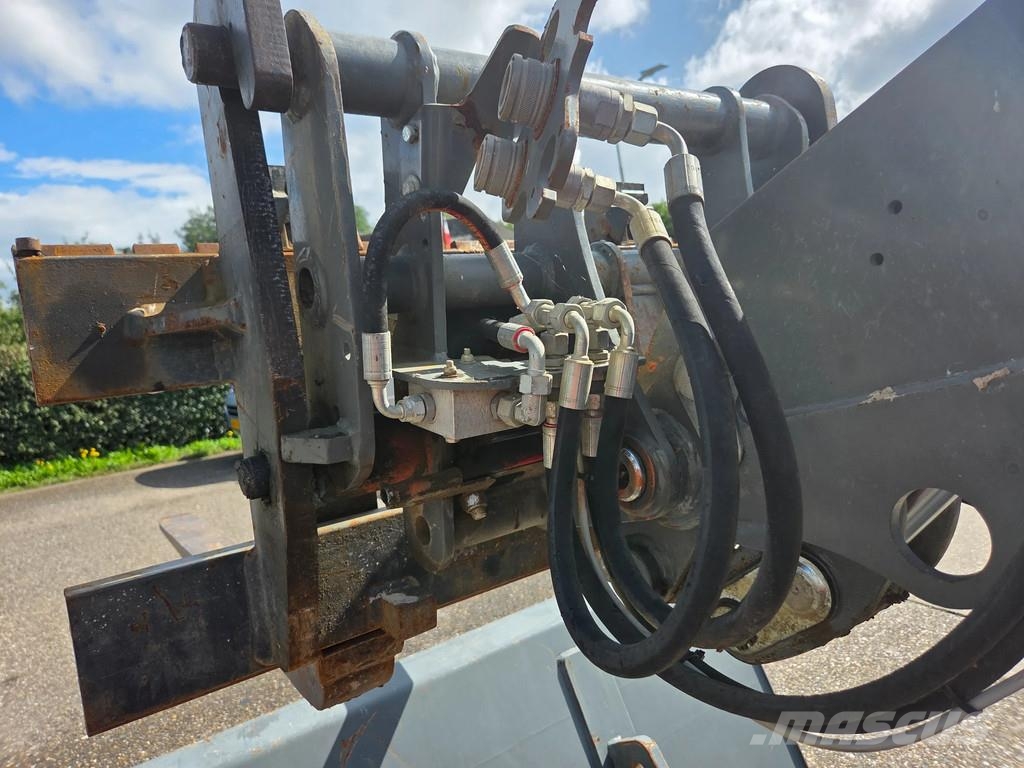 Weidemann T4512 4x4x4 Chariot télescopique