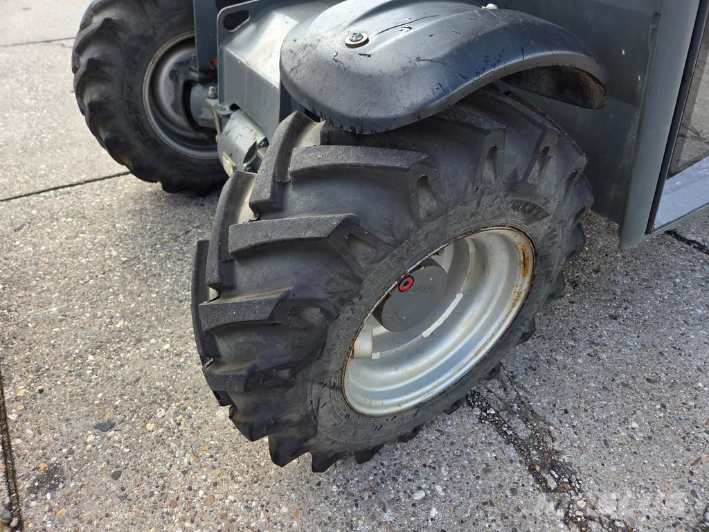 Weidemann T4512 4x4x4 Chariot télescopique
