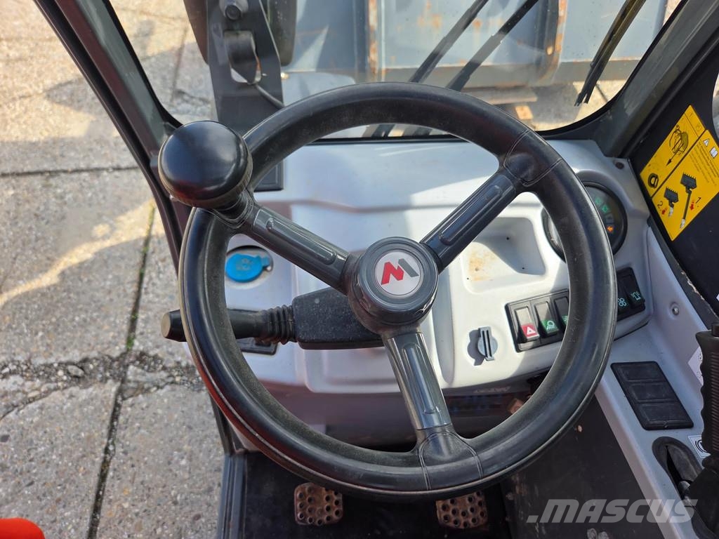 Weidemann T4512 4x4x4 Chariot télescopique