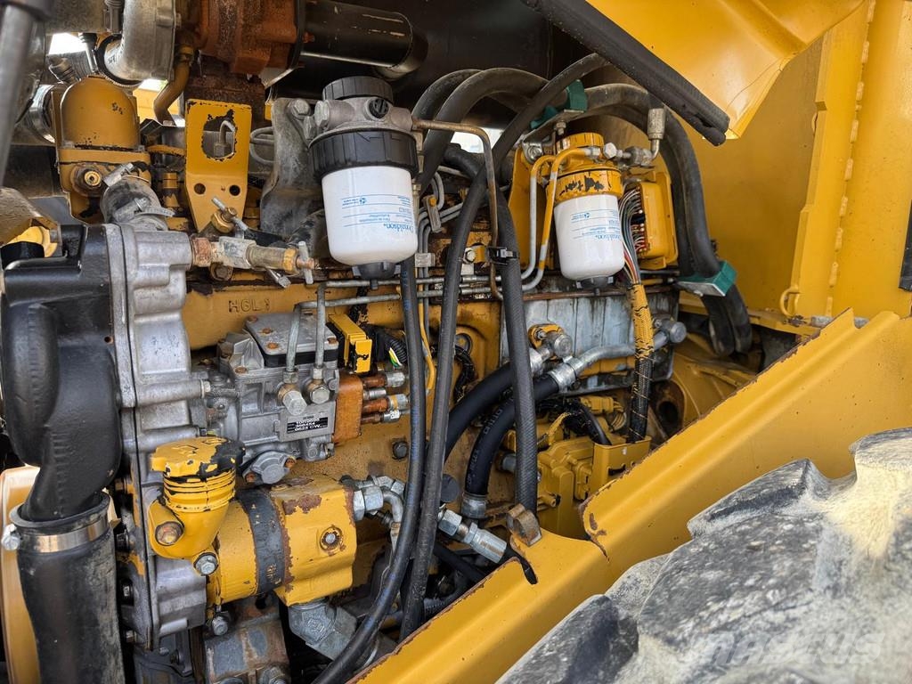 CAT CS 663E . Muut jyrät
