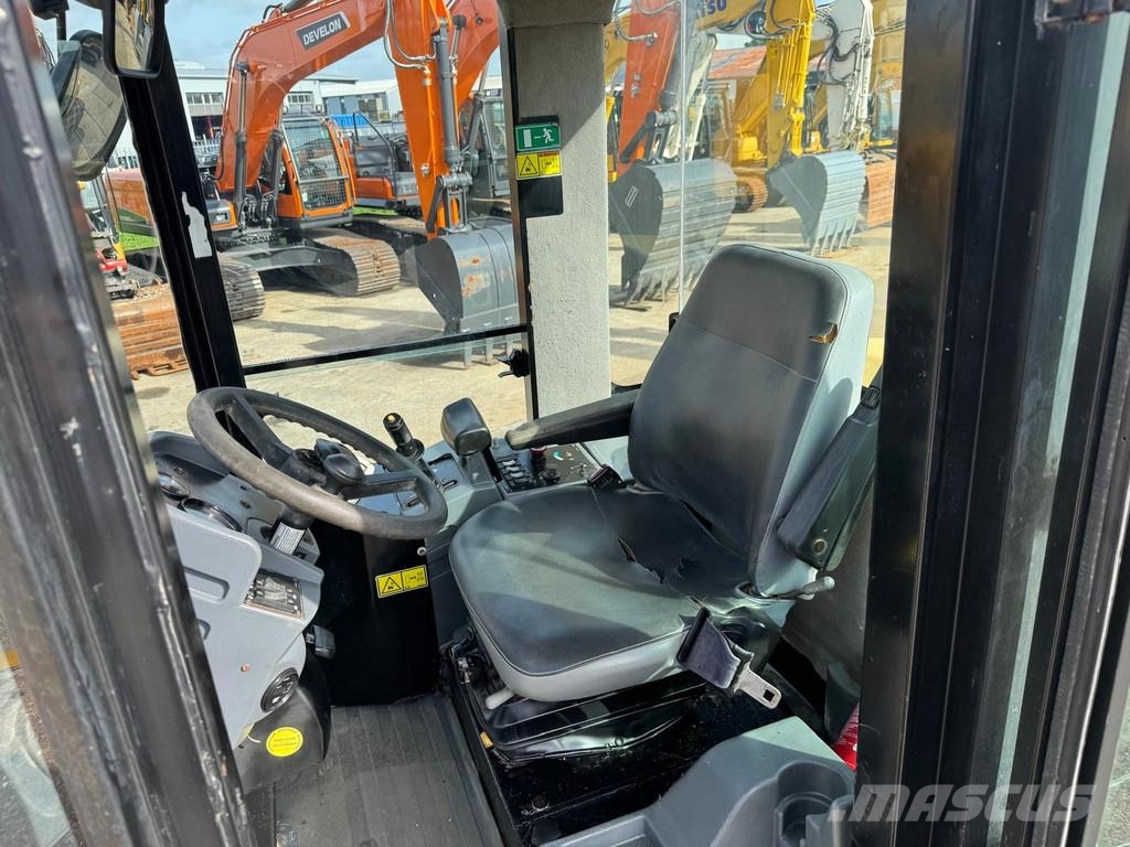 CAT CS 663E . Muut jyrät