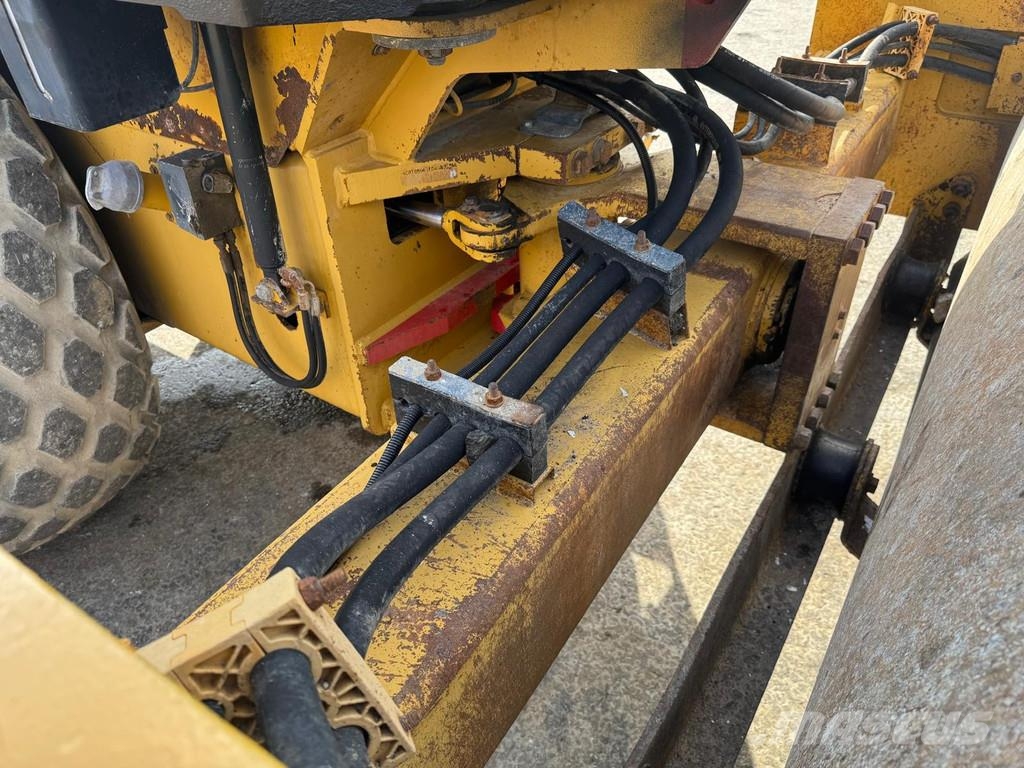 CAT CS 663E . Muut jyrät