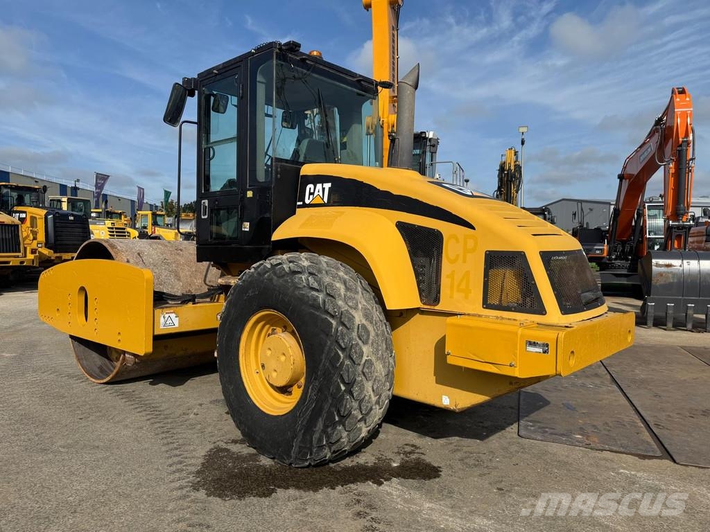 CAT CS 663E . Muut jyrät