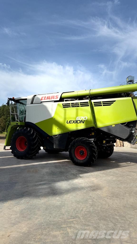 CLAAS Lexion 670 Derliaus nuėmimo kombainai