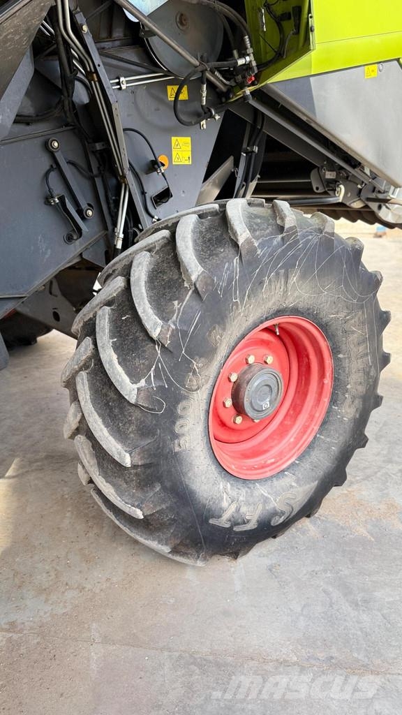 CLAAS Lexion 670 Derliaus nuėmimo kombainai