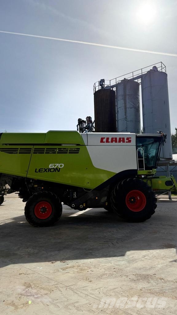 CLAAS Lexion 670 Derliaus nuėmimo kombainai