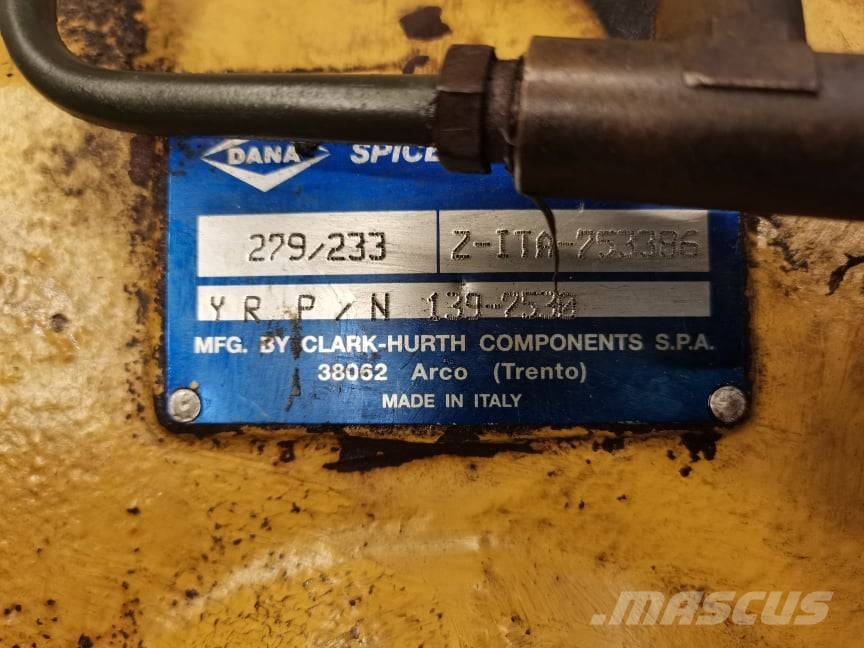 CAT TH 82 differential Z-ITA-753386} Mosty, wały i osie