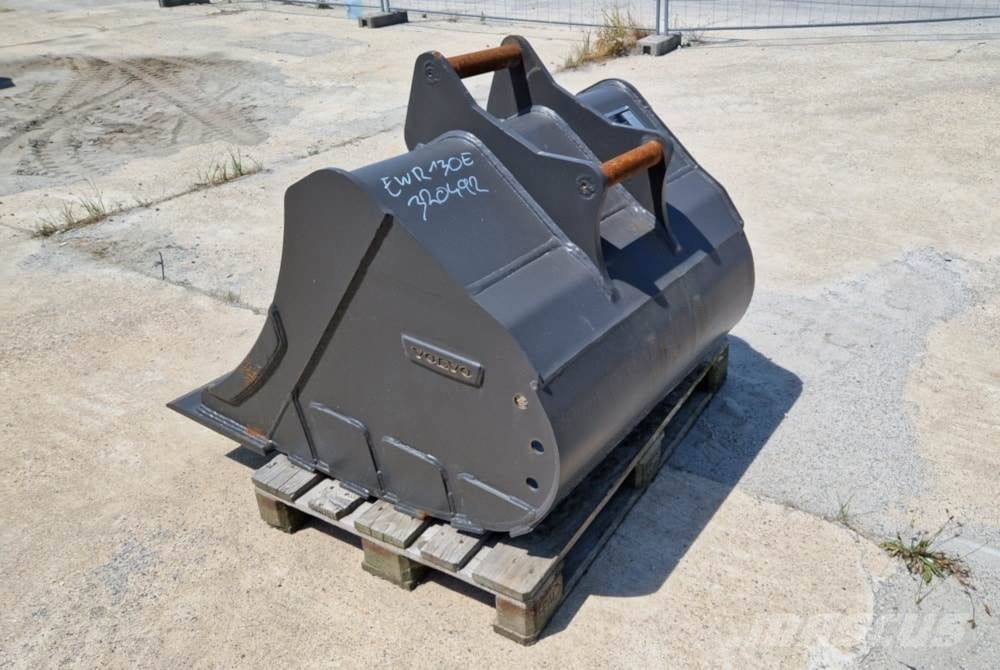 Volvo Tieflöffel mit Messer Excavator