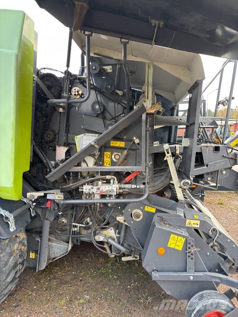 CLAAS Rollant 455 Uniwrap محزمات مستديرة