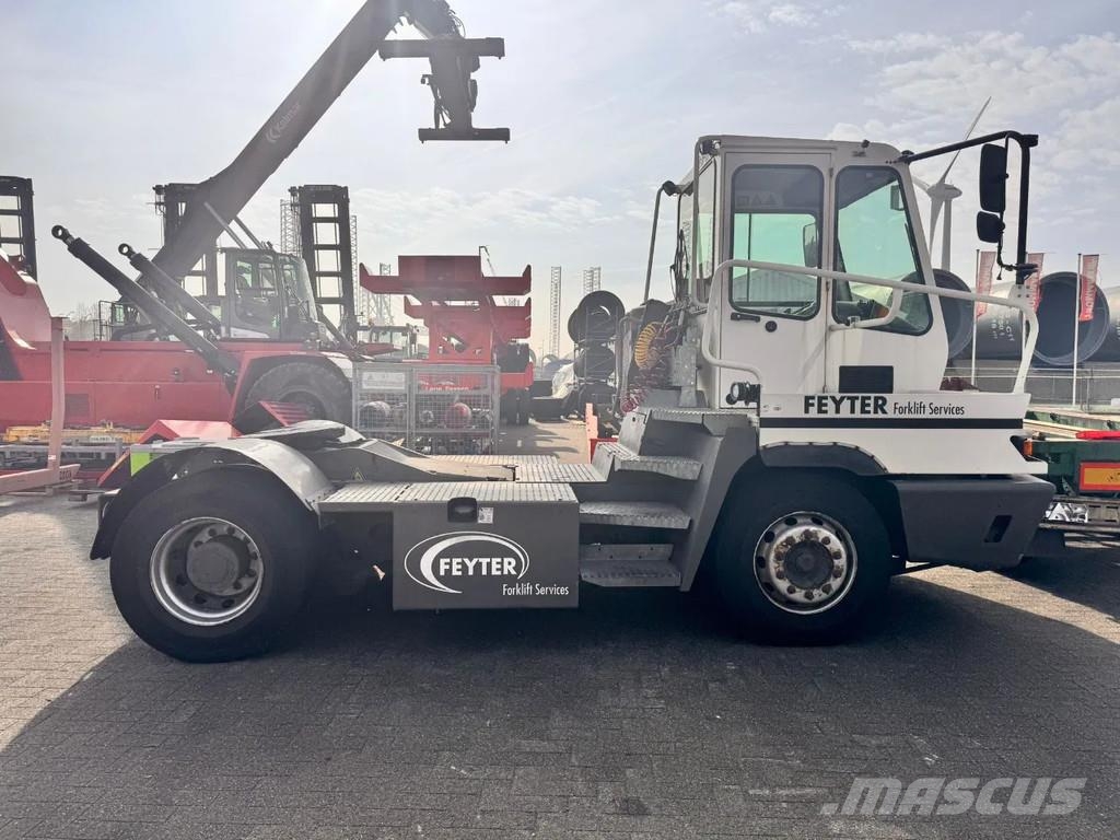 Terberg YT 222 4x2 aangedreven terminal trekker Terminaltrekkers