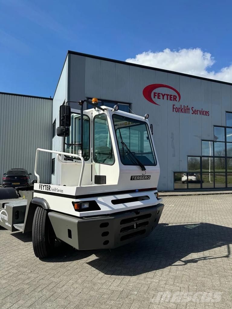 Terberg YT 222 4x2 aangedreven terminal trekker Terminaltrekkers