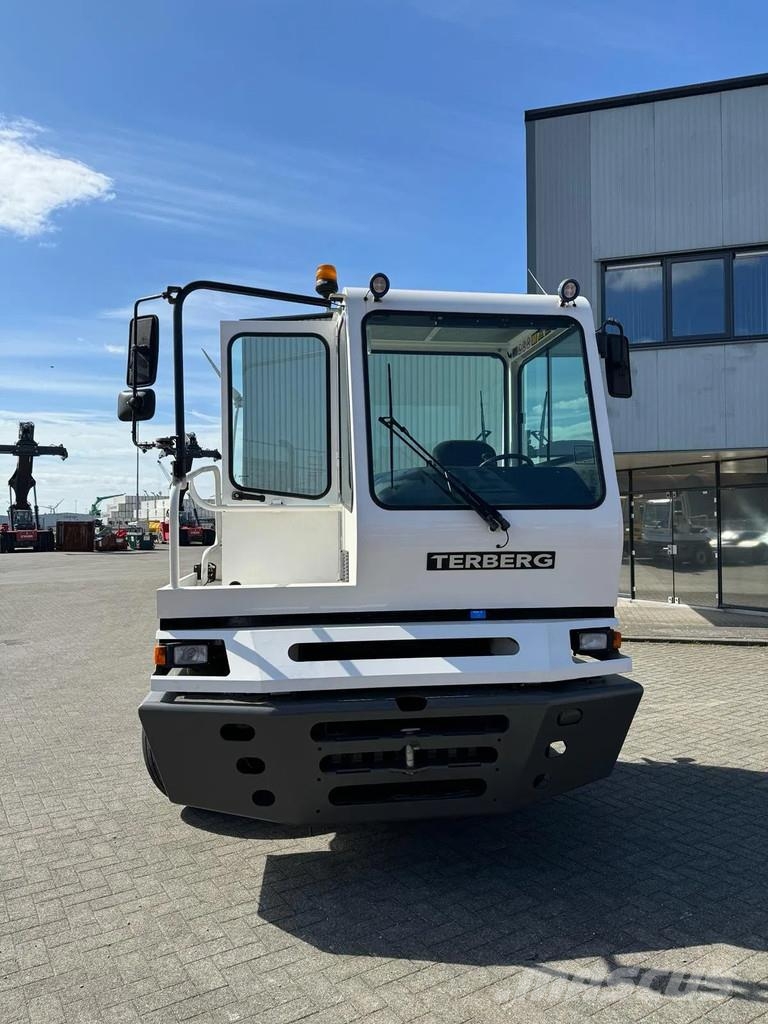 Terberg YT 222 4x2 aangedreven terminal trekker Terminaltrekkers