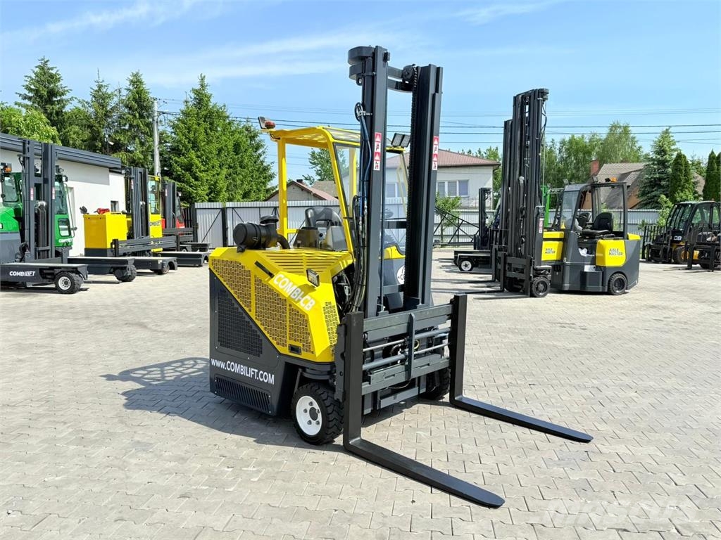 Combilift CB3000 / GAS / DUPLEX 4000MM / FORK-POSITIONER / S Four-way truck