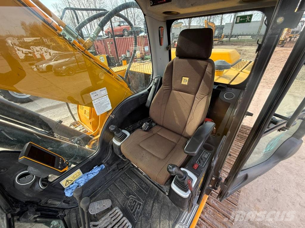 JCB JS 220 LC Rupsgraafmachines