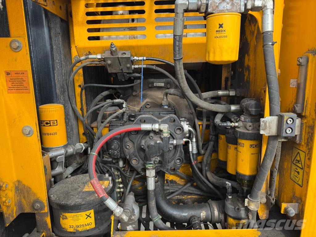 JCB JS 220 LC Rupsgraafmachines