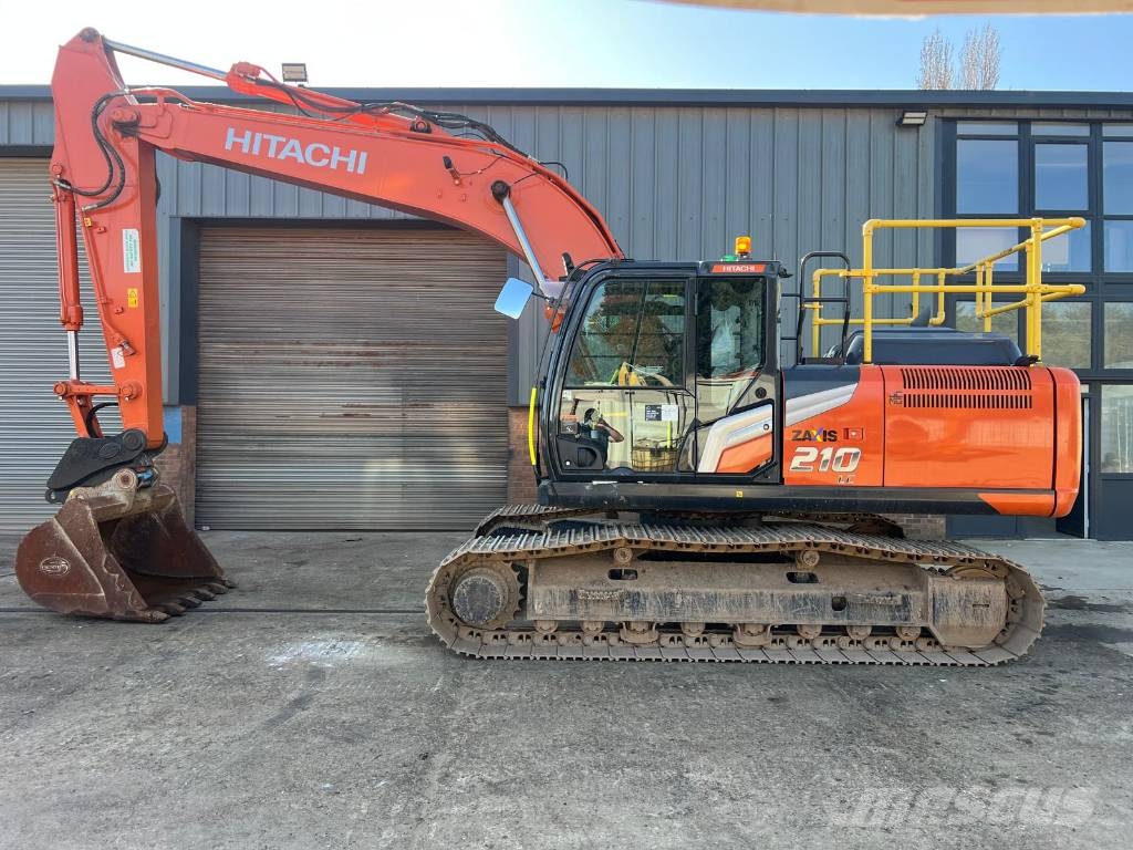Hitachi ZX 210 LC-7 حفارات زحافة
