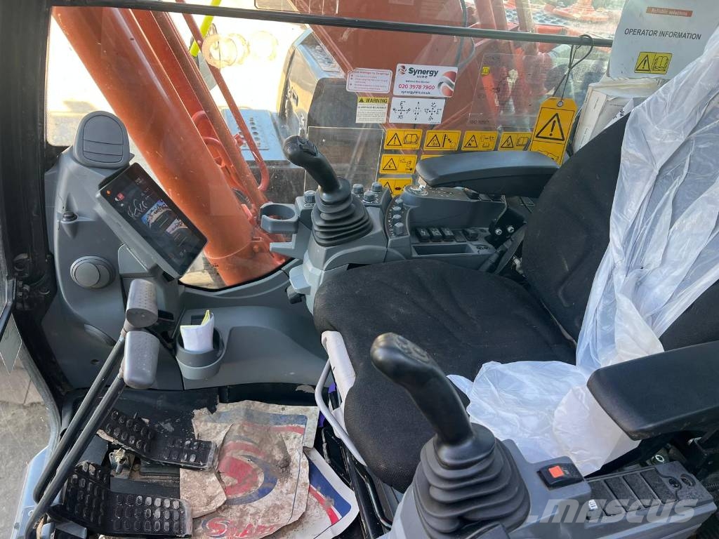 Hitachi ZX 210 LC-7 حفارات زحافة