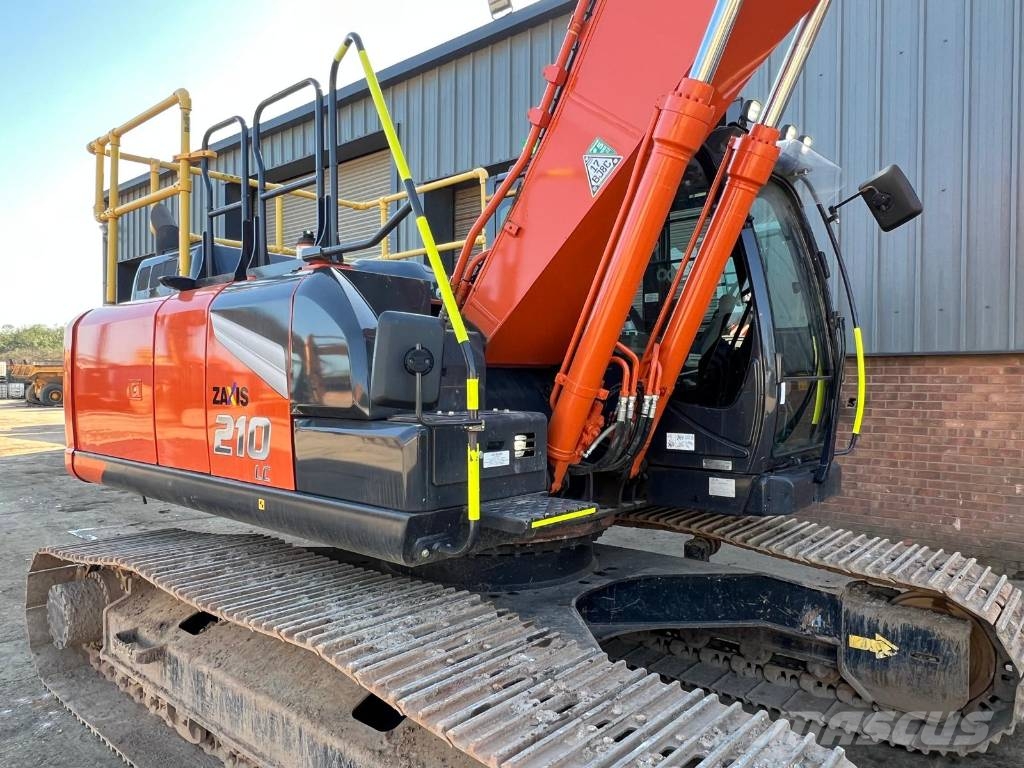 Hitachi ZX 210 LC-7 حفارات زحافة