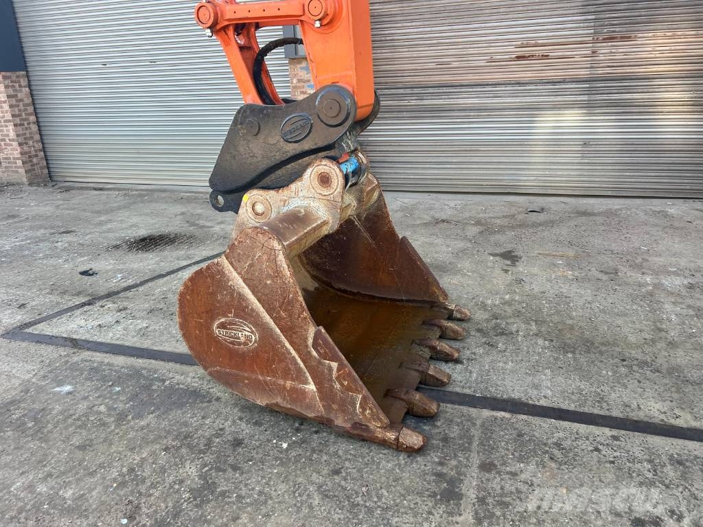 Hitachi ZX 210 LC-7 حفارات زحافة