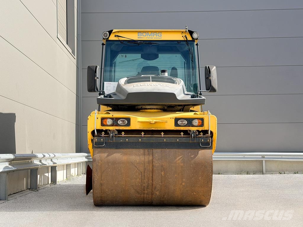 Bomag BW 174 AP-4V مداحل ثنائية الاسطوانة
