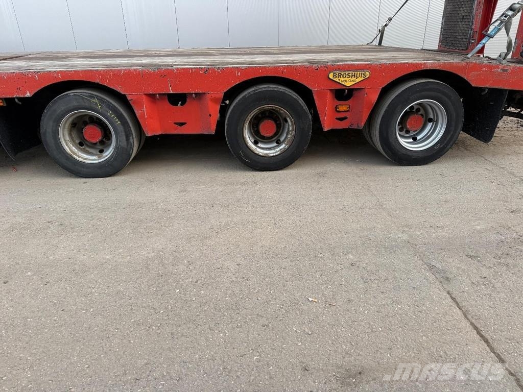 Broshuis 3ABSD-48 3 AXLE STEERING + HYDR. RAMPS + ADJUSTABL نصف مقطورة مسطحة منخفضة