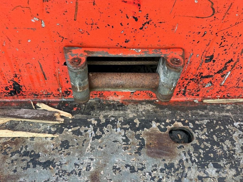 Broshuis 3ABSD-48 3 AXLE STEERING + HYDR. RAMPS + ADJUSTABL Žemo iškrovimo puspriekabės