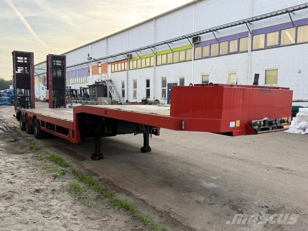 Broshuis 3ABSD-48 3 AXLE STEERING + HYDR. RAMPS + ADJUSTABL نصف مقطورة مسطحة منخفضة