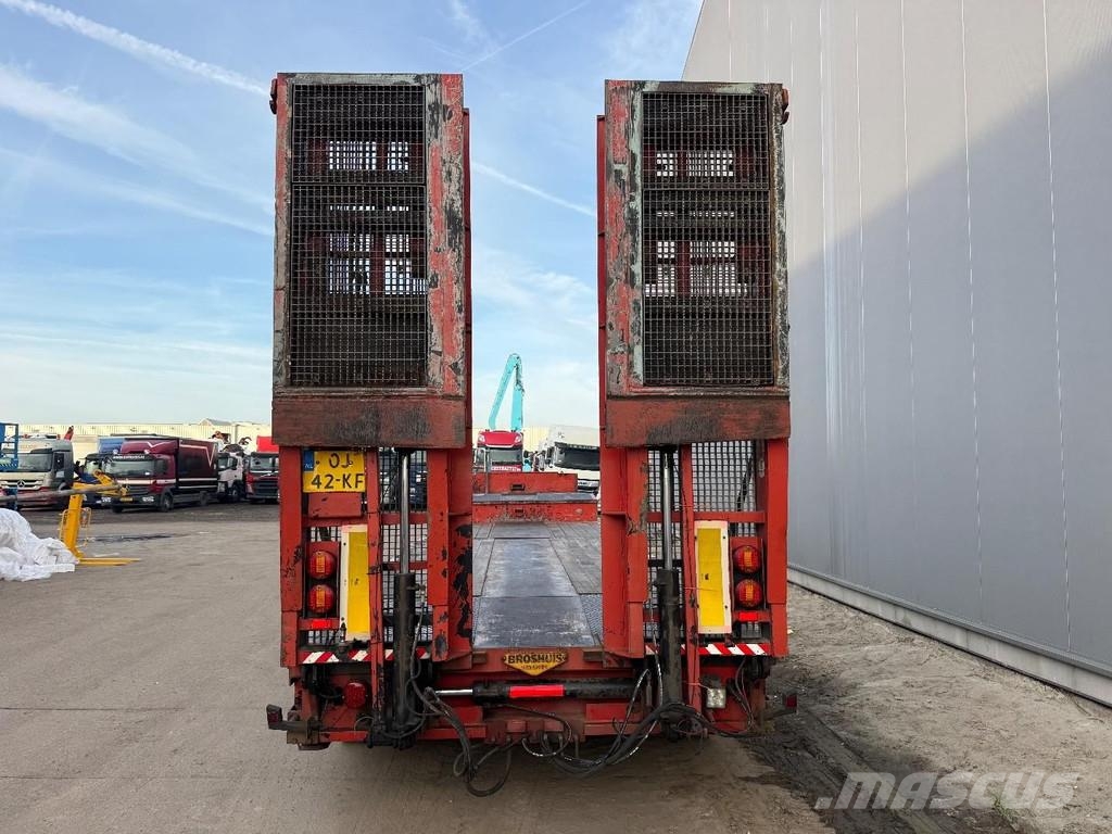 Broshuis 3ABSD-48 3 AXLE STEERING + HYDR. RAMPS + ADJUSTABL نصف مقطورة مسطحة منخفضة
