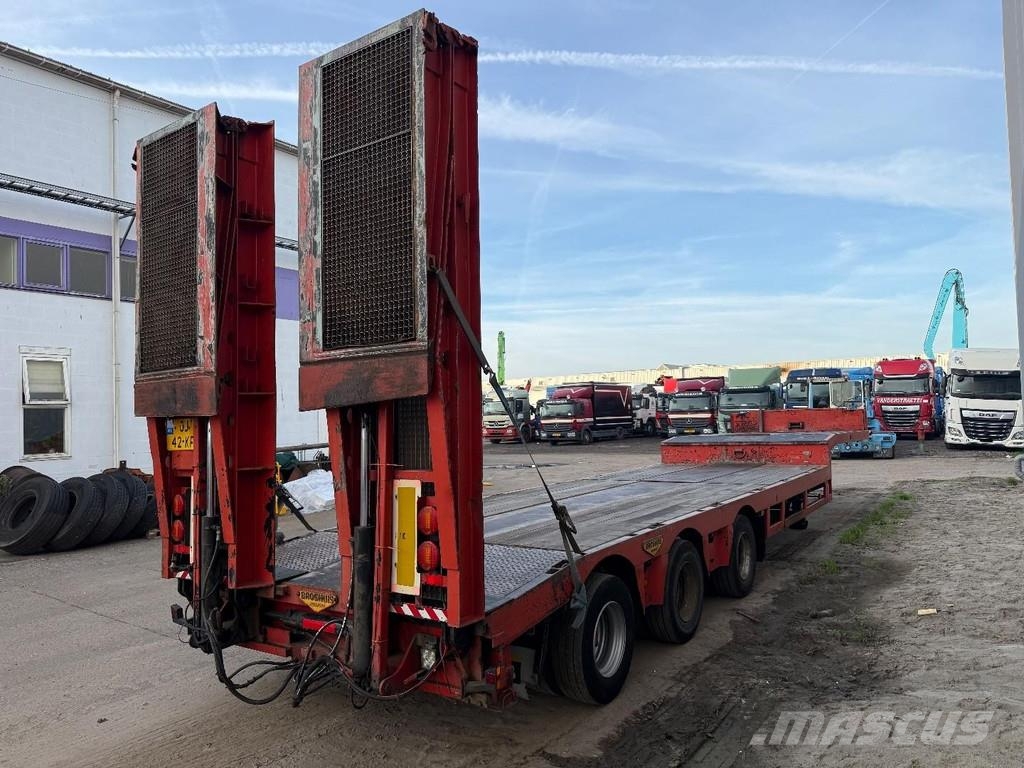Broshuis 3ABSD-48 3 AXLE STEERING + HYDR. RAMPS + ADJUSTABL Žemo iškrovimo puspriekabės
