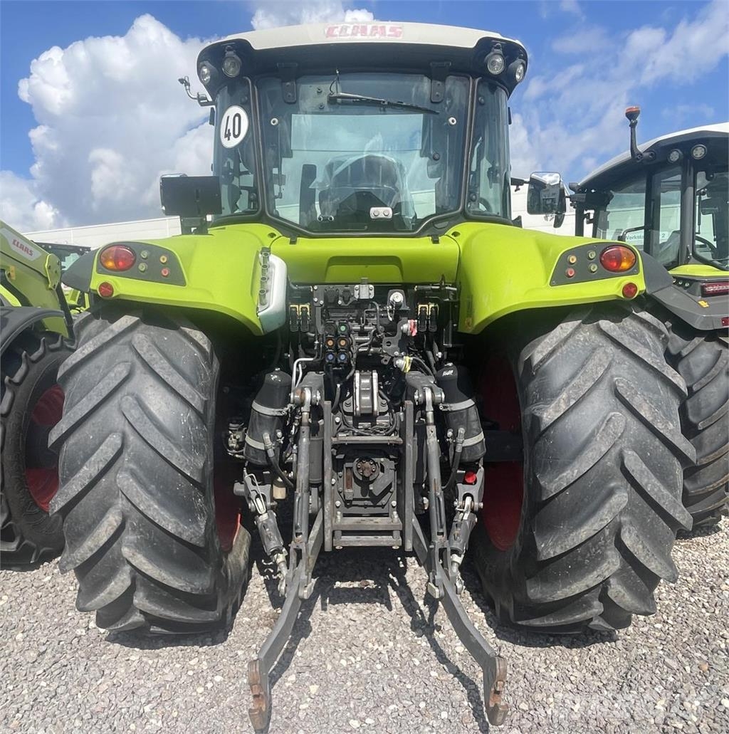 CLAAS ARION 460 Traktory