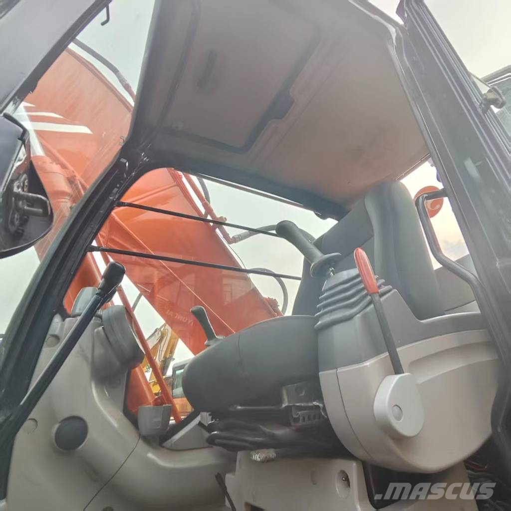 Hitachi ZX200 Raupenbagger