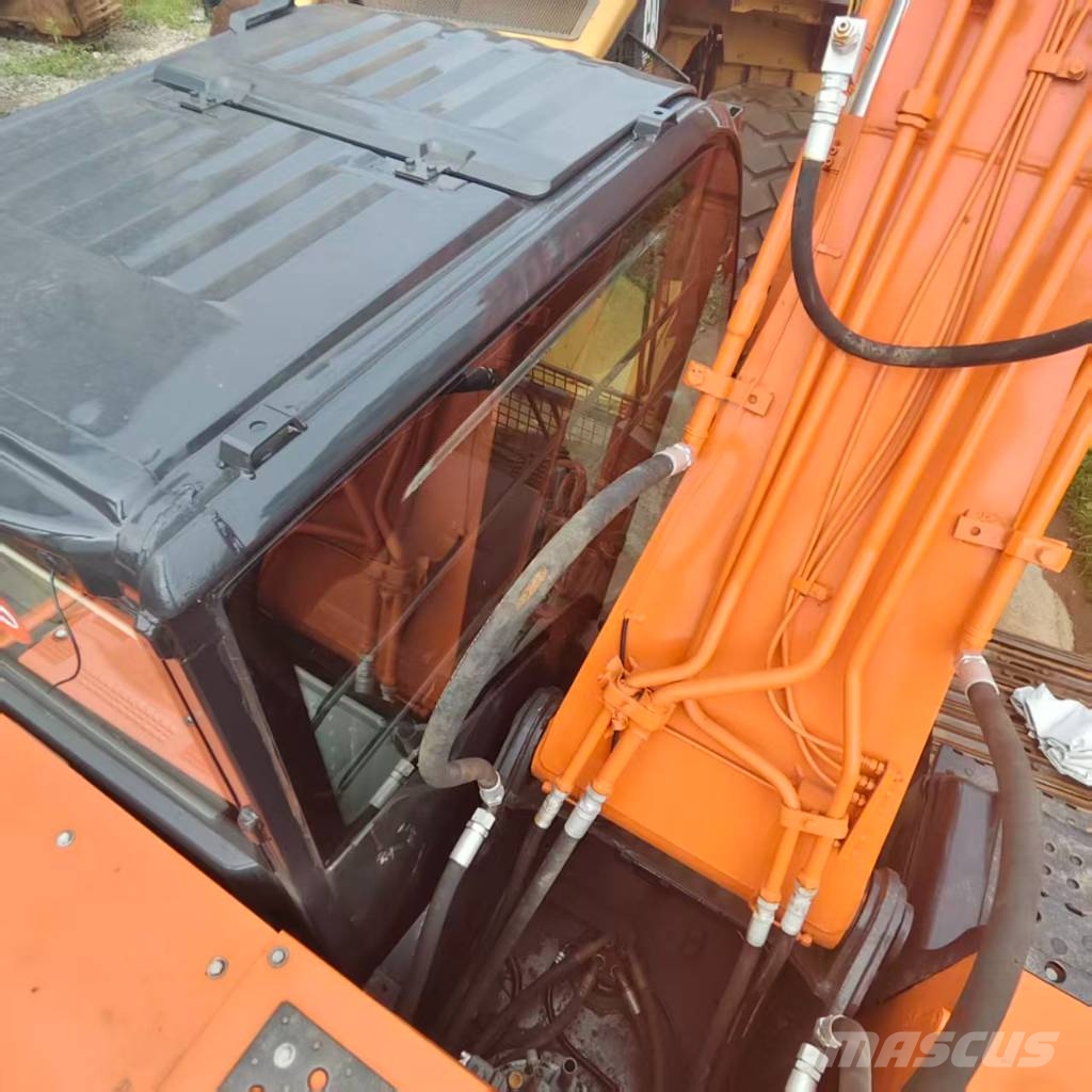 Hitachi ZX200 Raupenbagger
