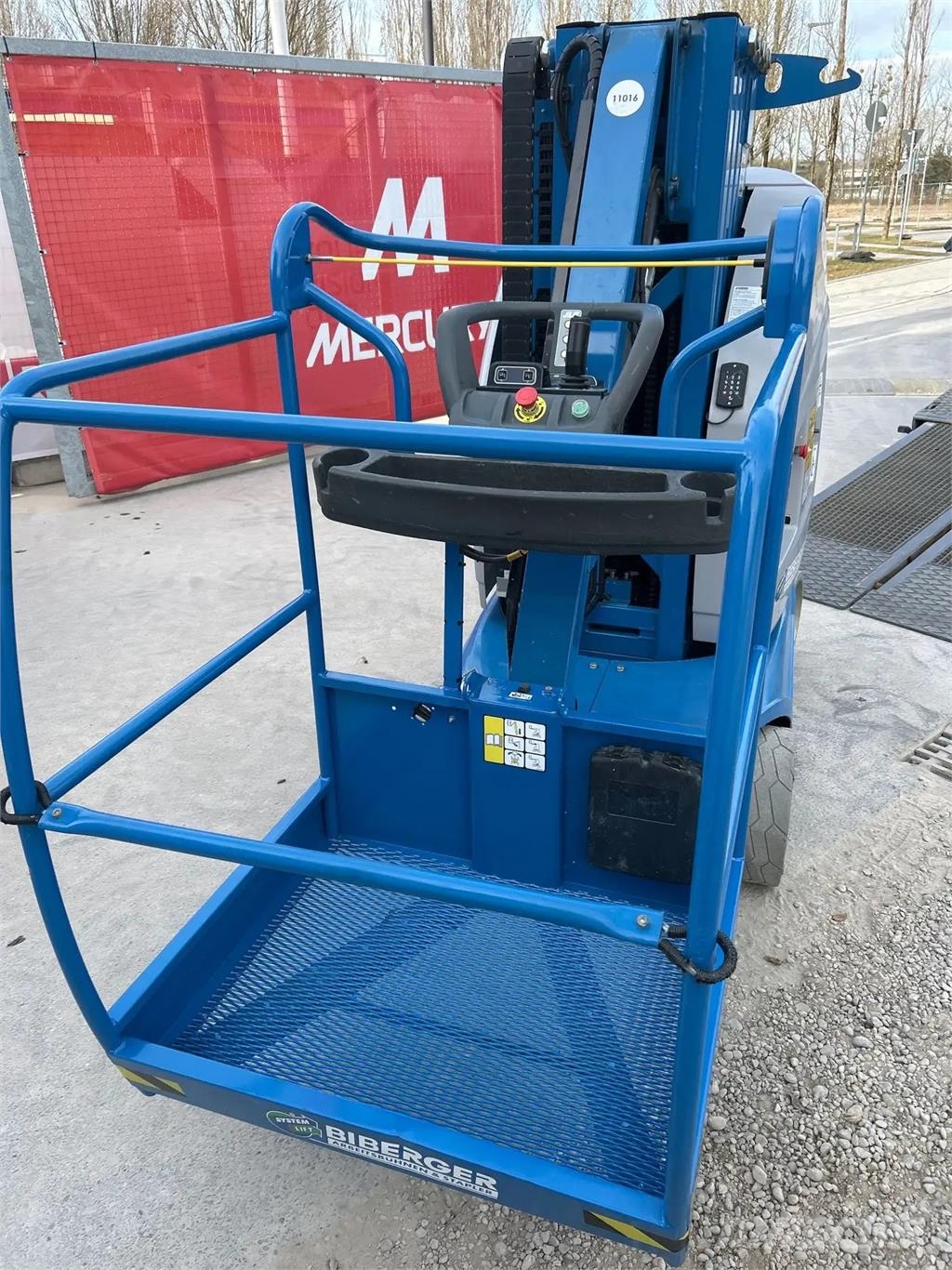 JLG Toucan 10E-L Plataformas con brazo de elevación manual