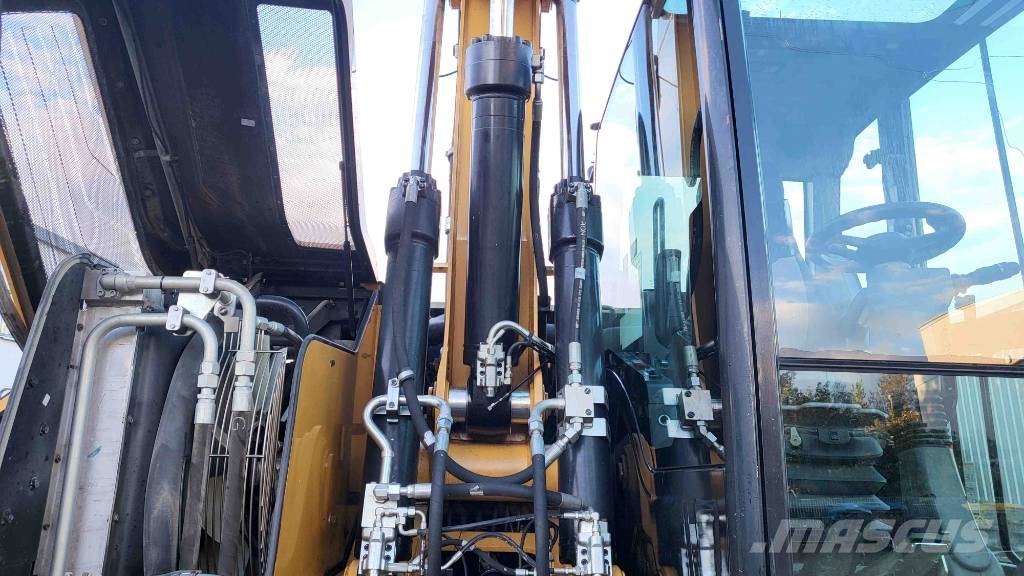 CAT M 318 F حفارات بعجل