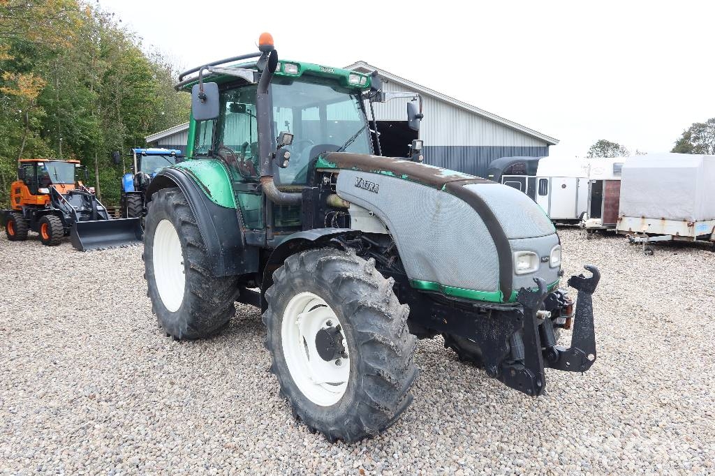 Valtra T130 Traktorer