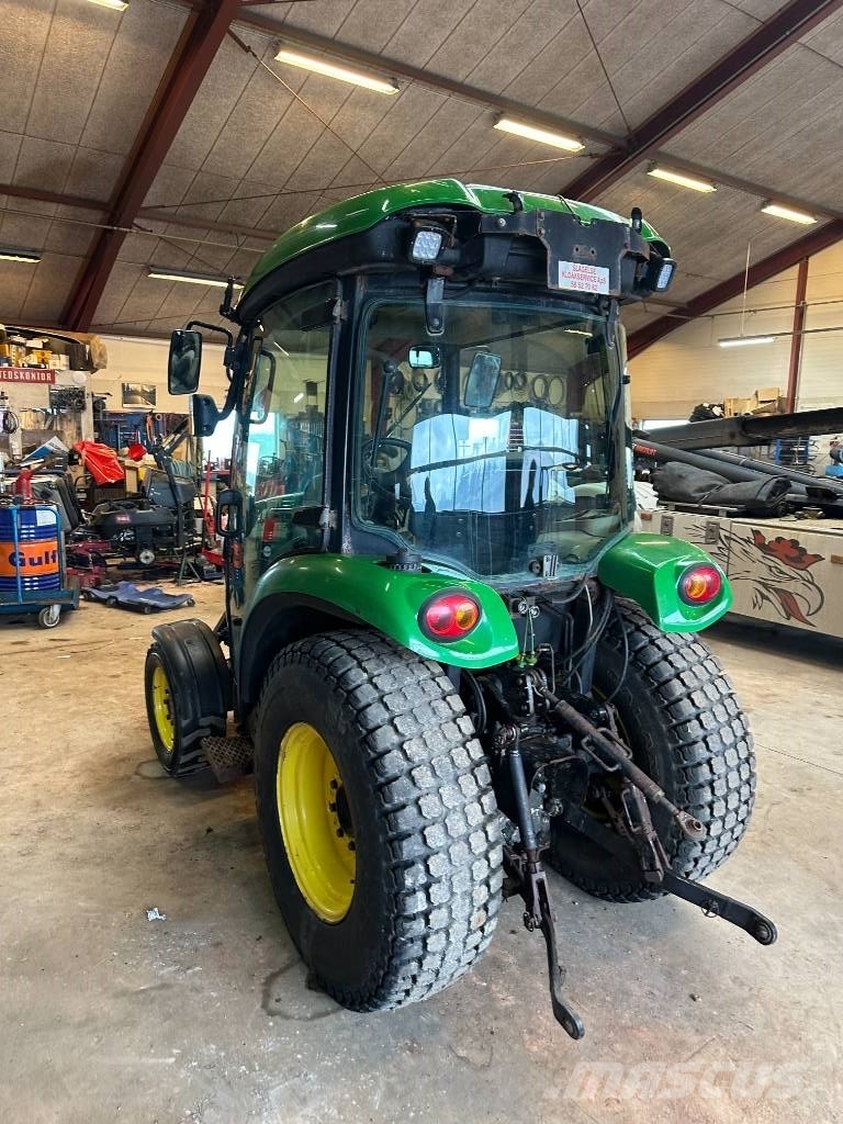 John Deere 3720 Traktorji