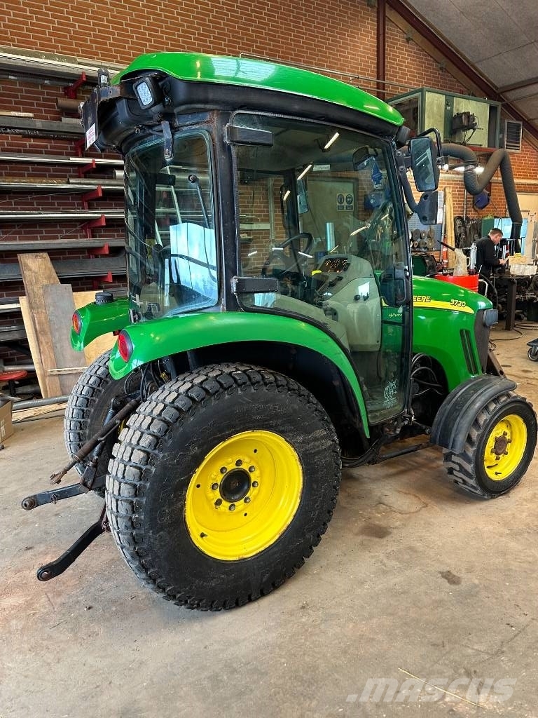 John Deere 3720 Traktorji