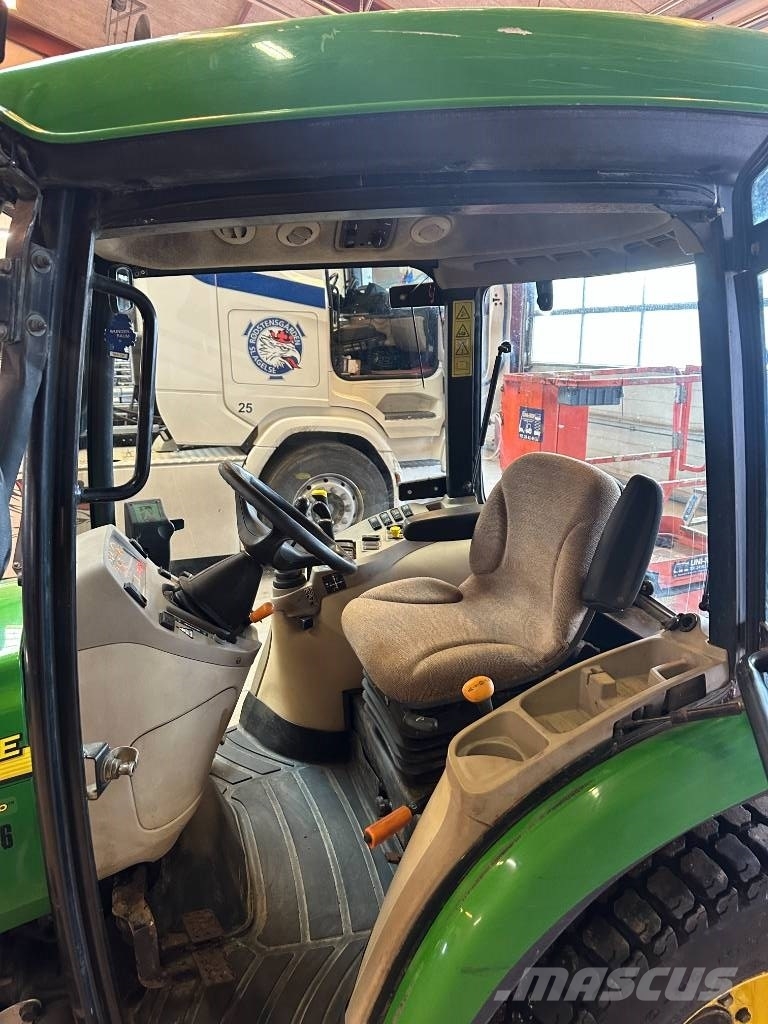 John Deere 3720 Traktorji