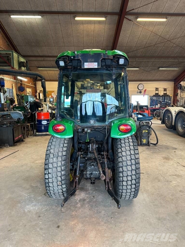 John Deere 3720 Traktorji
