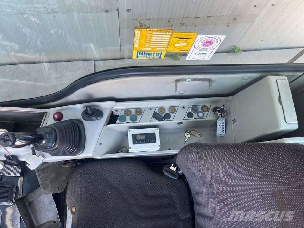 Liebherr A904 Cabine en interieur