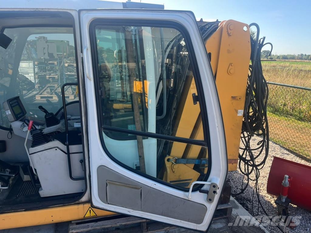 Liebherr A904 Cabine en interieur