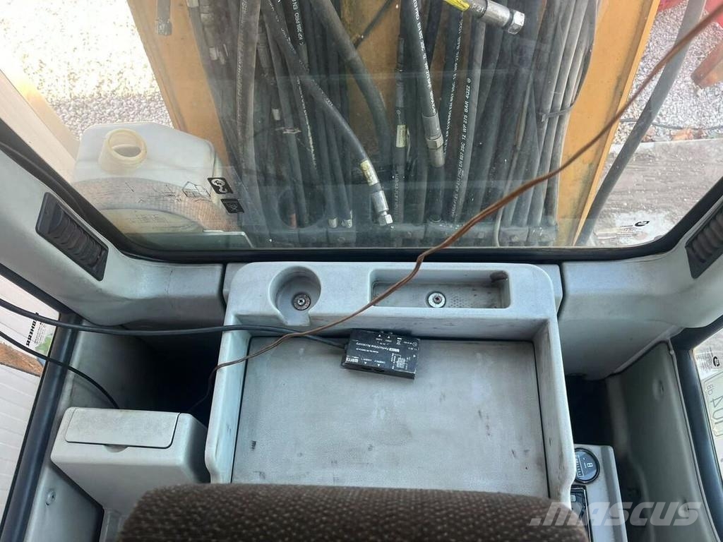 Liebherr A904 Cabine en interieur