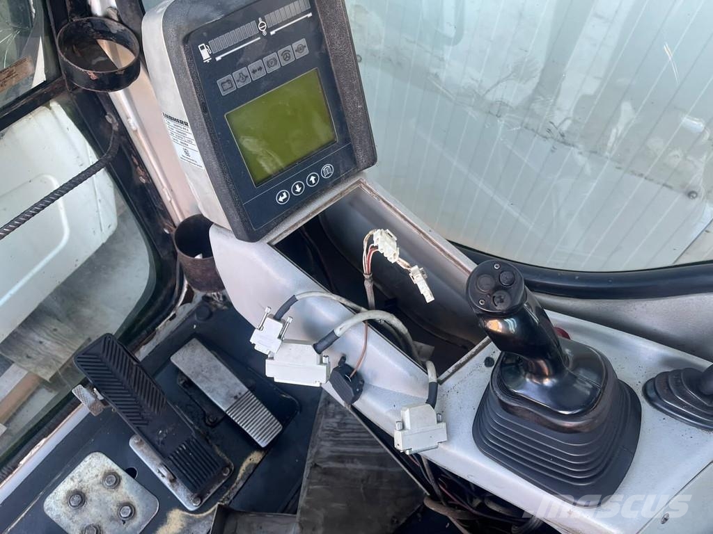 Liebherr A904 Cabine en interieur