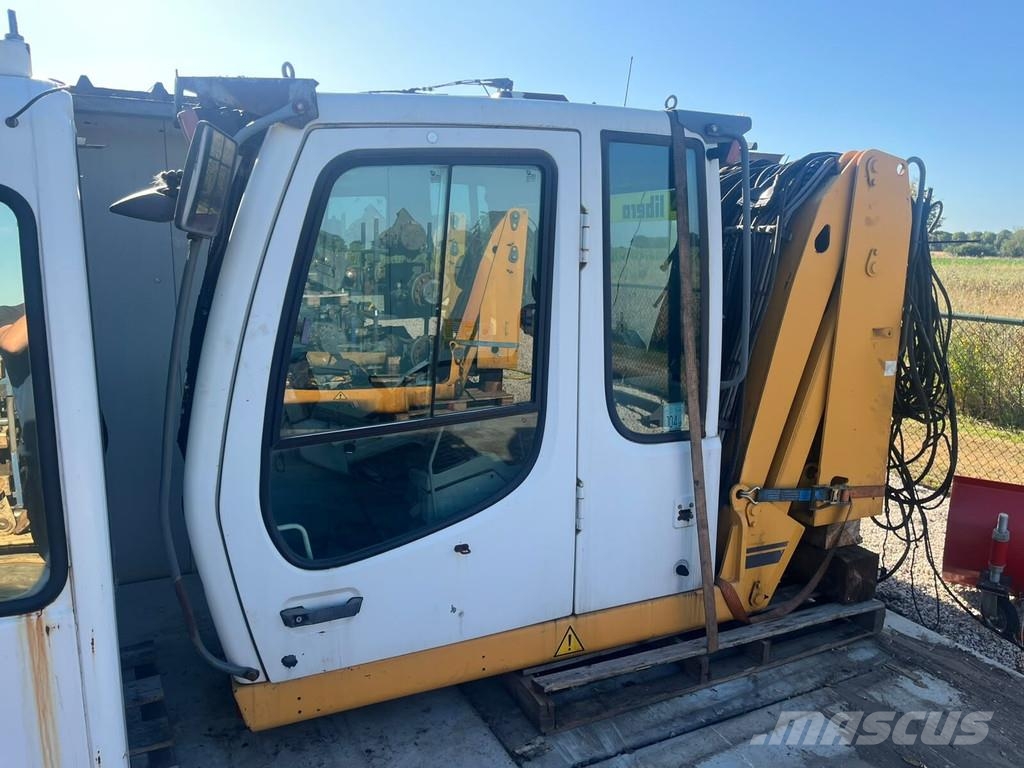 Liebherr A904 Cabine en interieur