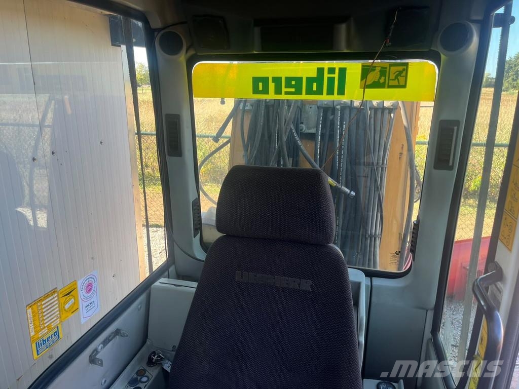 Liebherr A904 Cabine en interieur