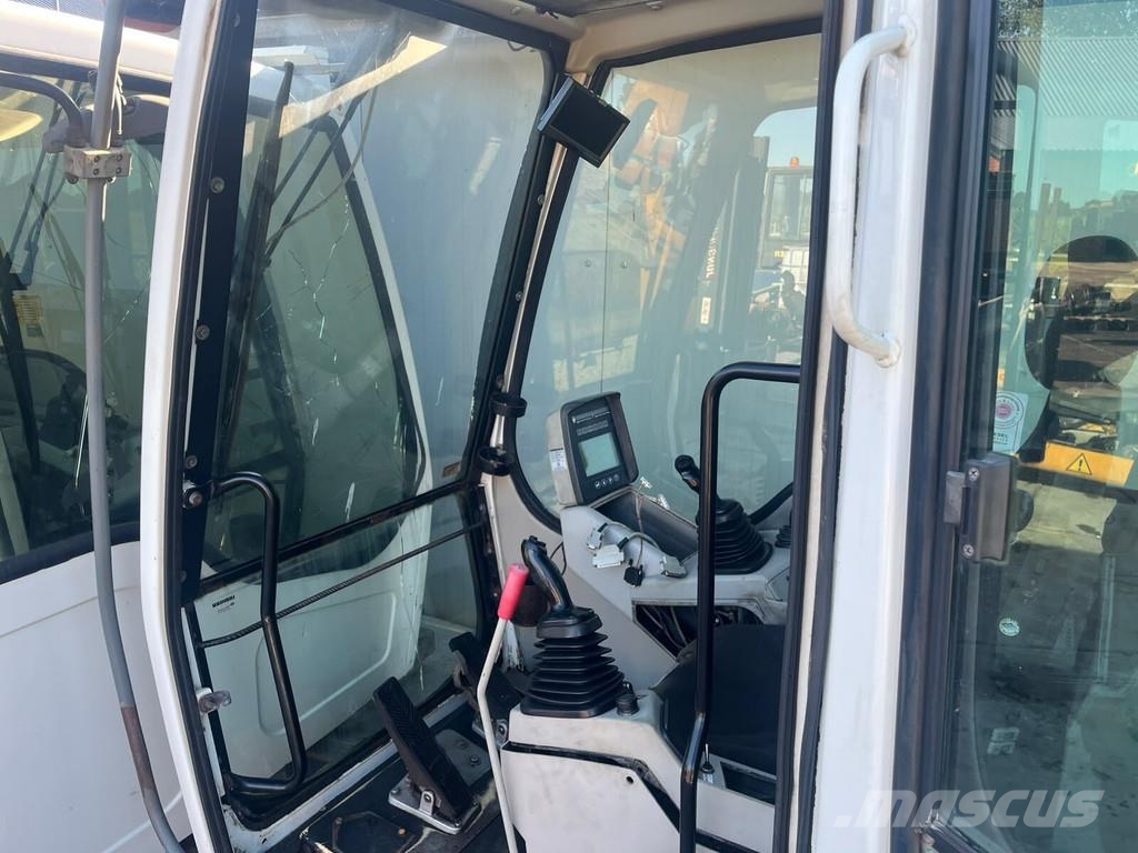 Liebherr A904 Cabine en interieur
