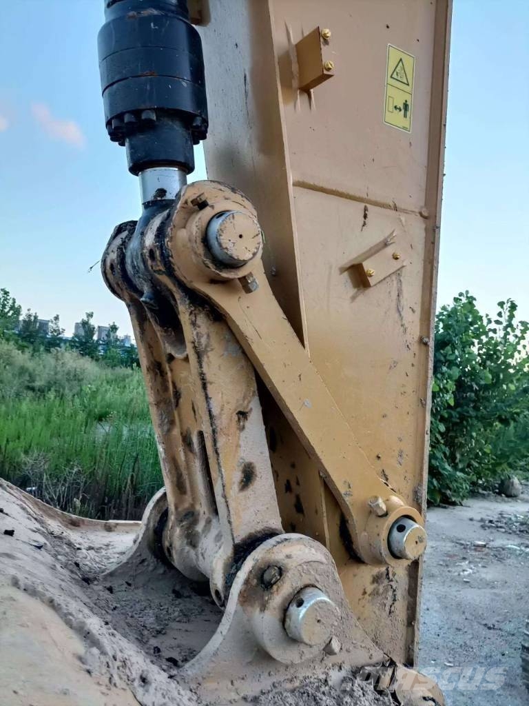 CAT 323GX Αμφίβιοι εκσκαφείς