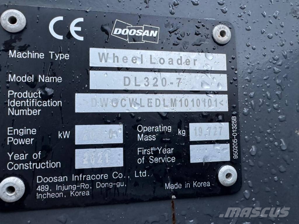 Develon DL320-7 لوادر بعجل